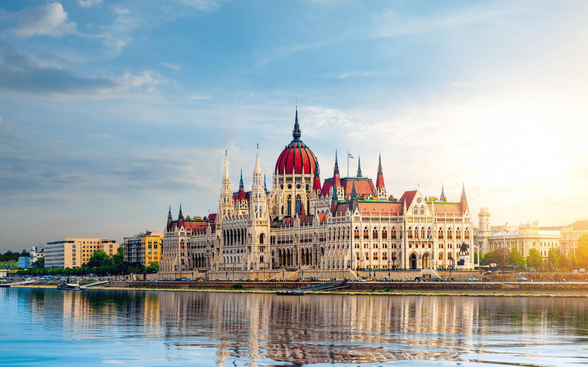 Chương trình định cư Hungary có gì mới? Thay đổi thời gian nộp đơn xin thị thực vàng