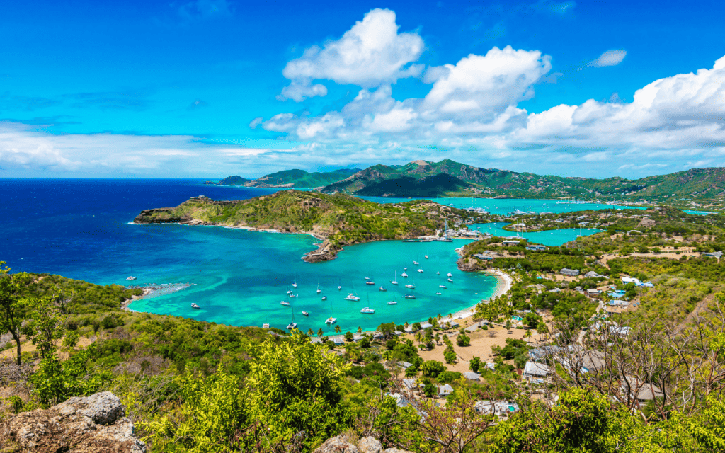 Antigua và Barbuda tọa lạc tại trung tâm khu vực Caribe