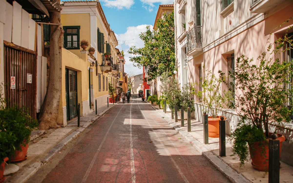 The Greek Real Estate Market: Prices, Locations, Types of Real Estate Suitable for Investment Thủ đô Hy Lạp là thị trường bất động sản sôi động nhất với nhu cầu cao