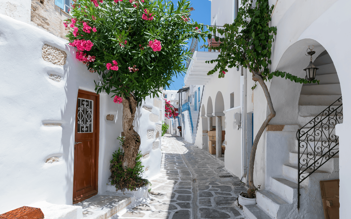 Greek Golden Visa: How to Invest in Real Estate and Obtain Residency Lựa chọn bất động sản phù hợp để đầu tư và lấy Golden Visa Hy Lạp