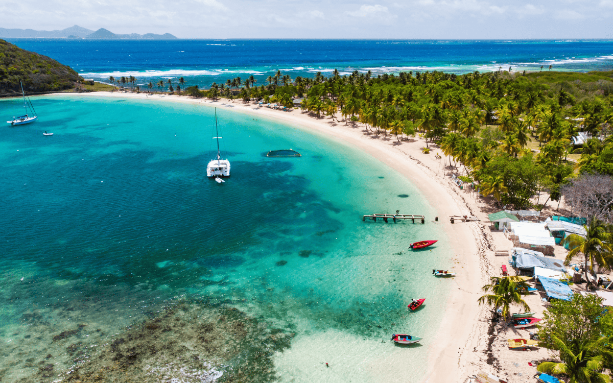 Tận hưởng cuộc sống thượng lưu với quốc tịch Caribbean